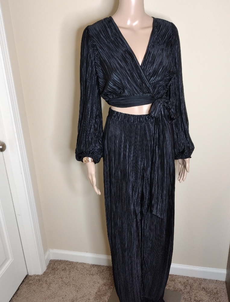 Wrinkled black pants set